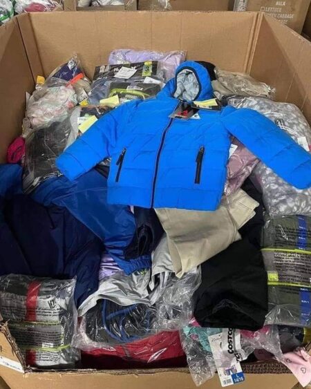 Déstockage Des palettes de vêtements d'hiver et de printemps