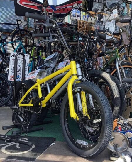 Déstockage des palettes de bicyclettes